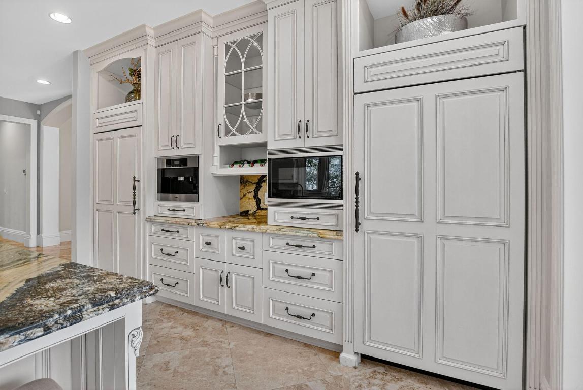 ROYAL PALM YACHT & COUNTRY CLUB - Residential