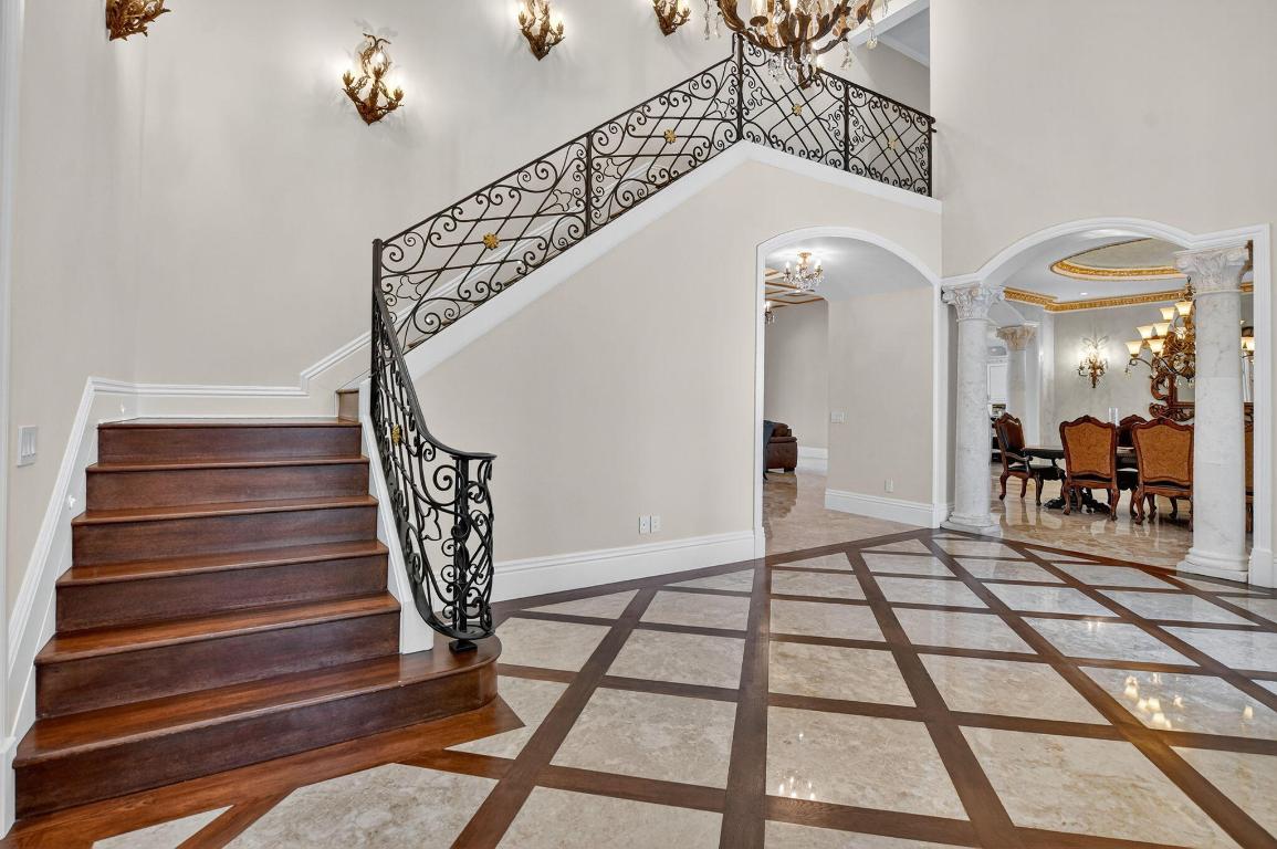 ROYAL PALM YACHT & COUNTRY CLUB - Residential