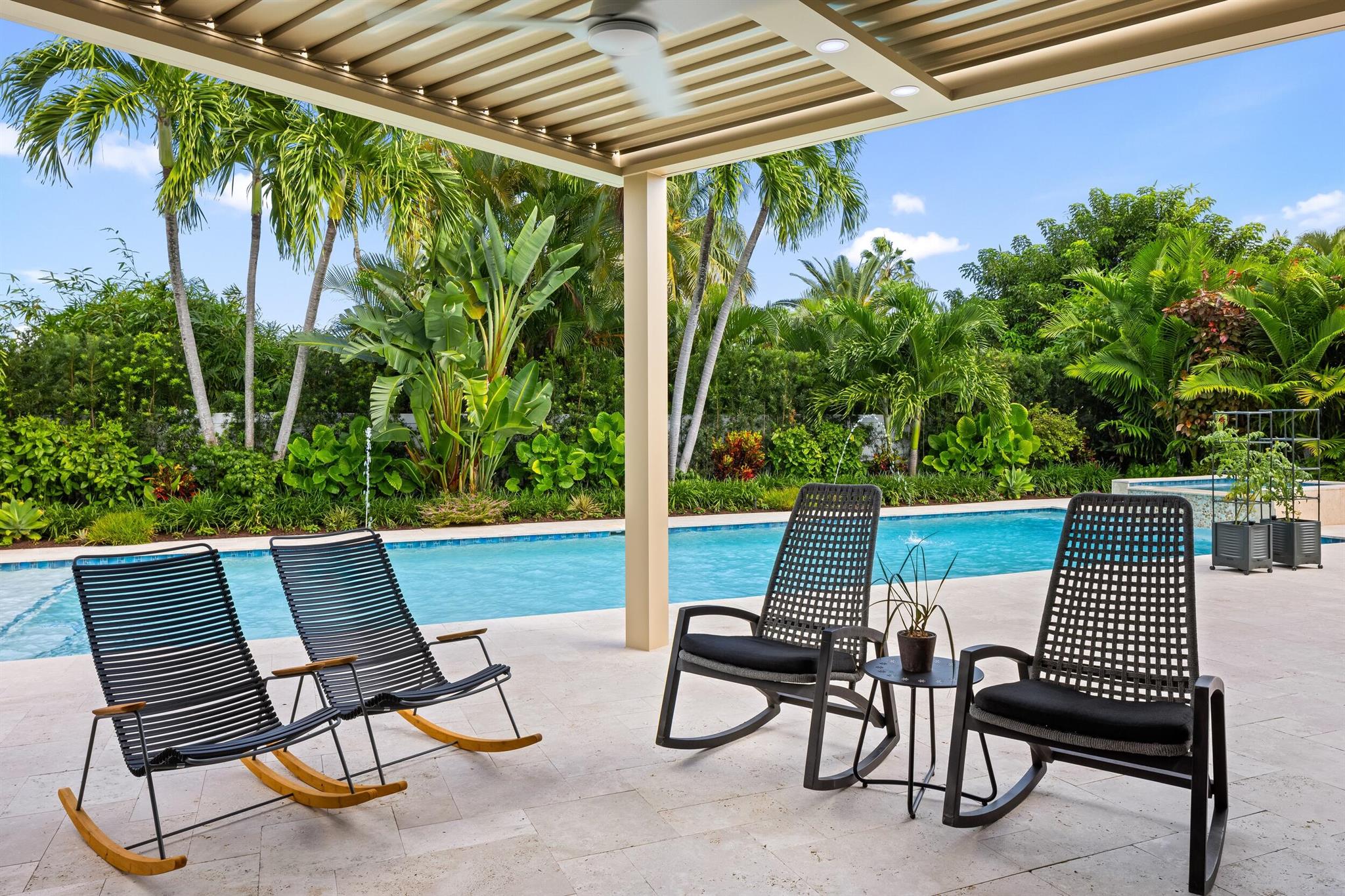 View photos, virtual tours, details... 843 NE Mulberry Drive