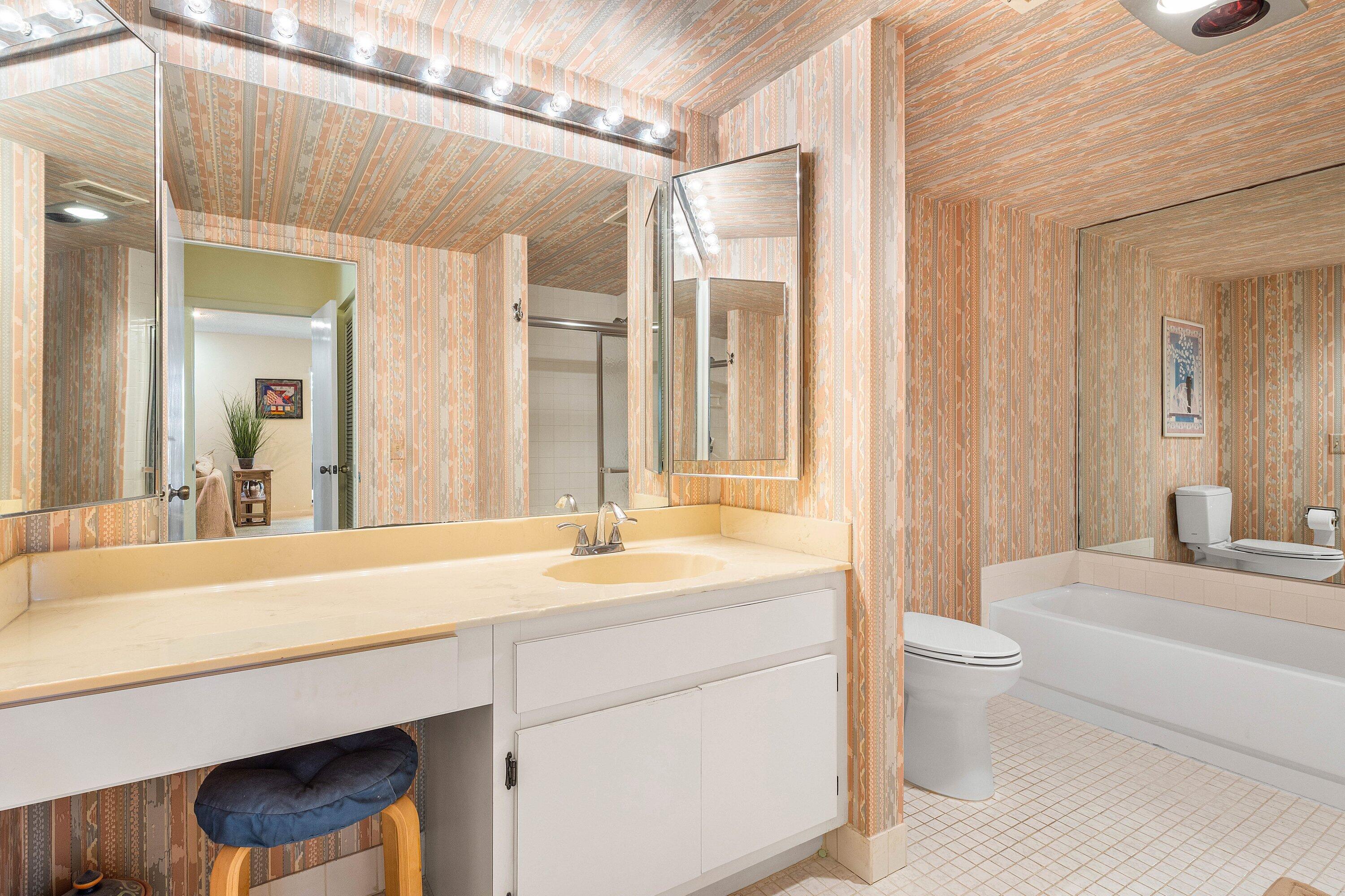 STRATFORD AT HUNTERS RUN CONDO - Residential