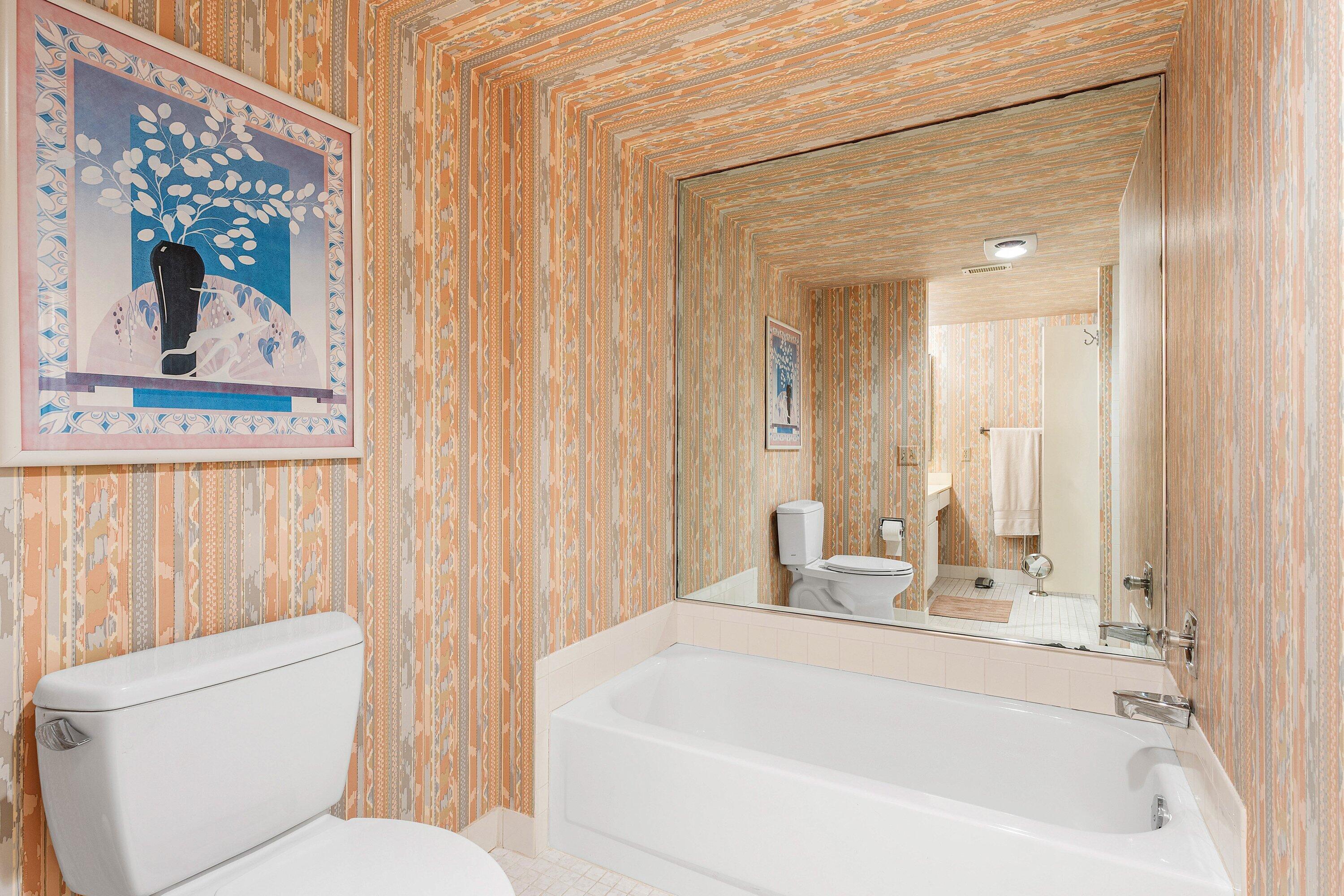 STRATFORD AT HUNTERS RUN CONDO - Residential