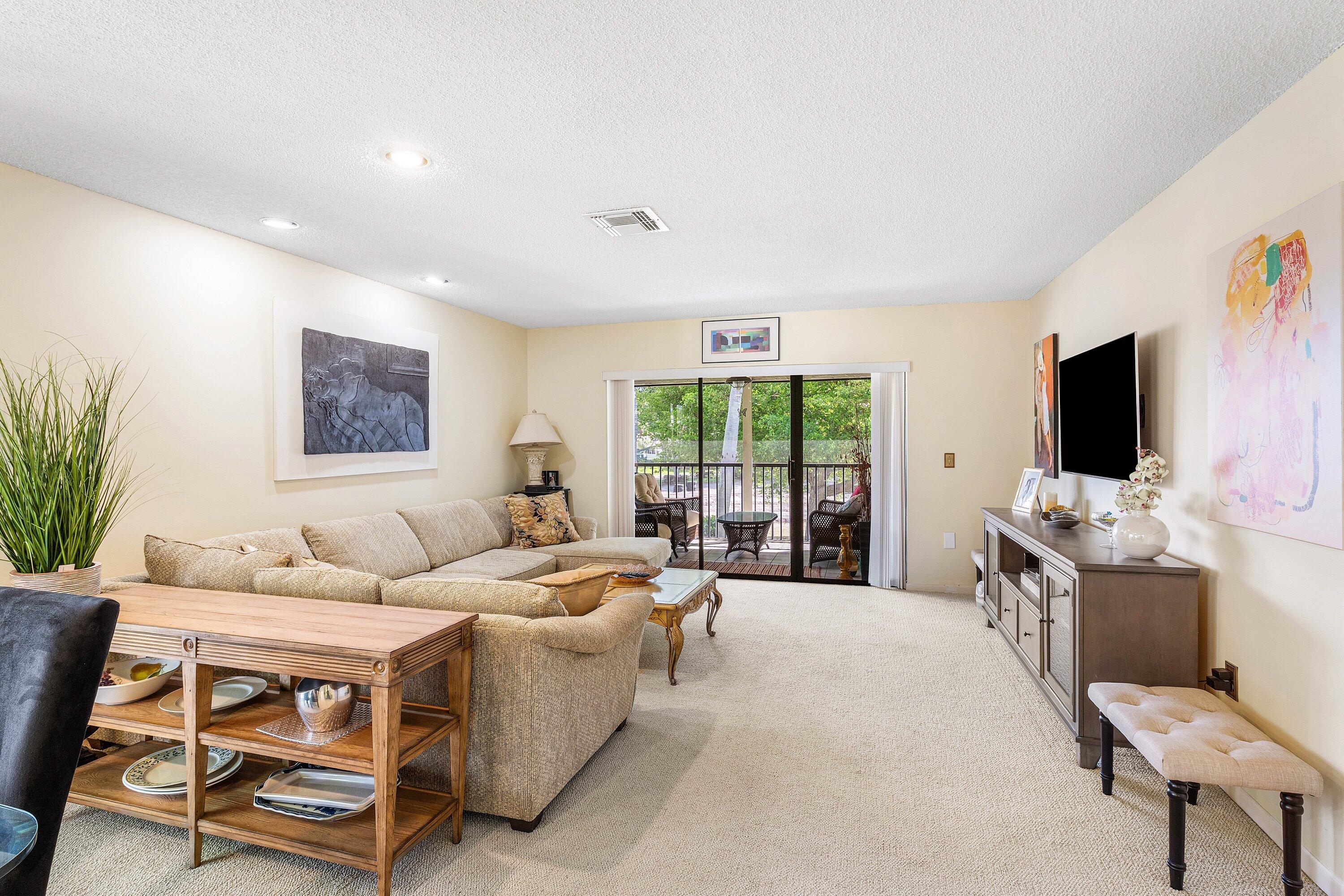 STRATFORD AT HUNTERS RUN CONDO - Residential