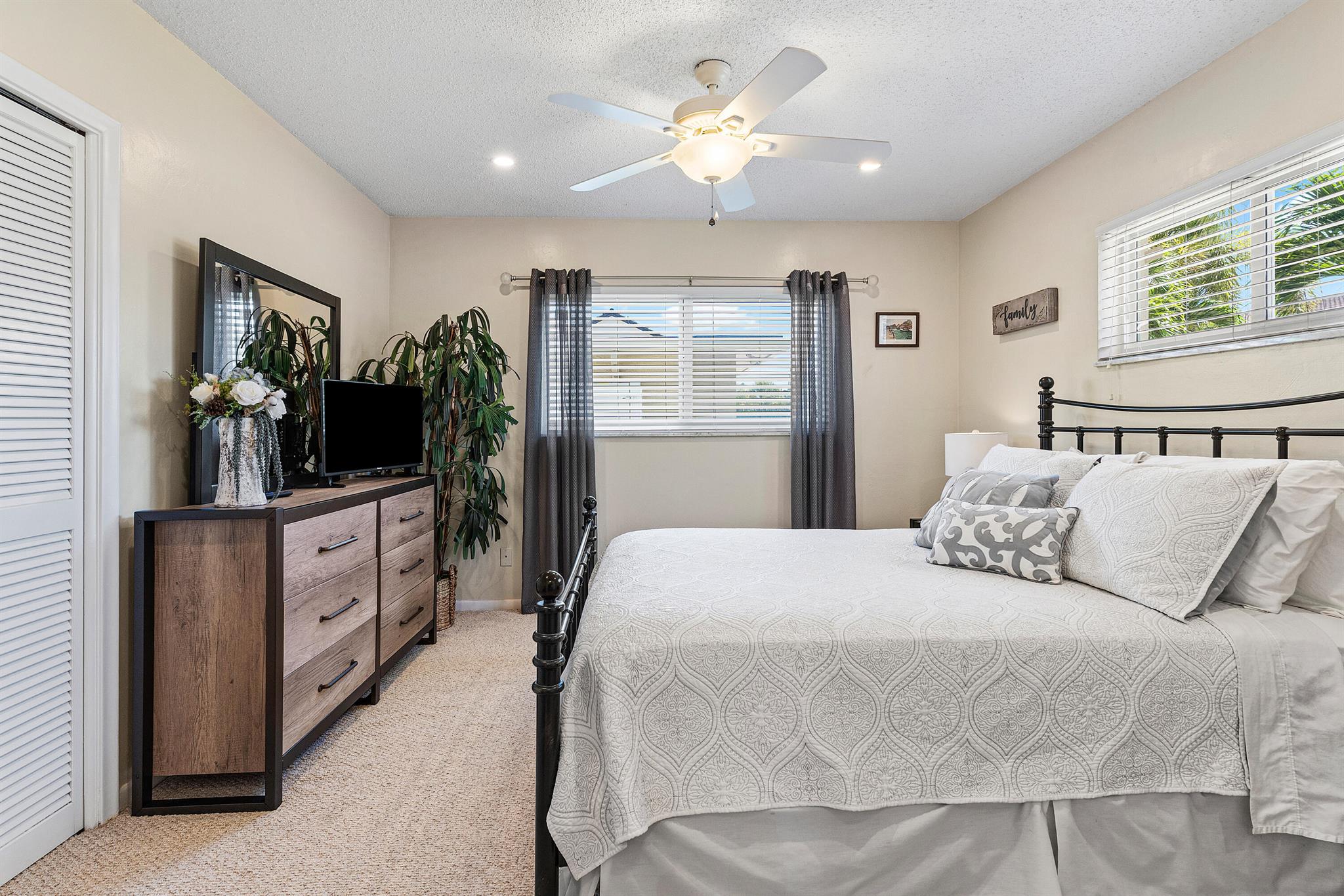 VENETIAN ISLES 3RD SEC - Residential