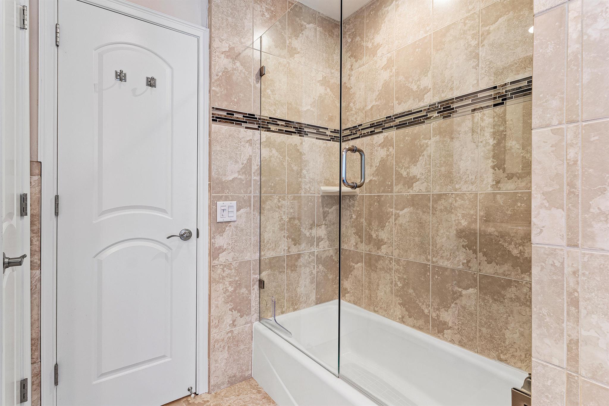 VENETIAN ISLES 3RD SEC - Residential