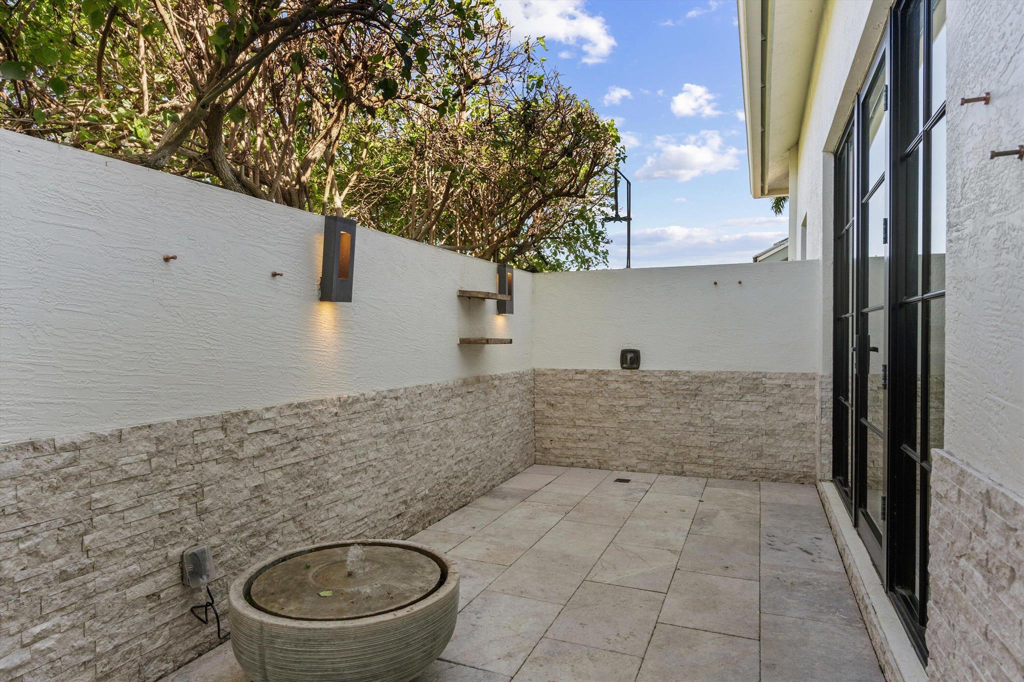 PALM BEACH POINT - Residential