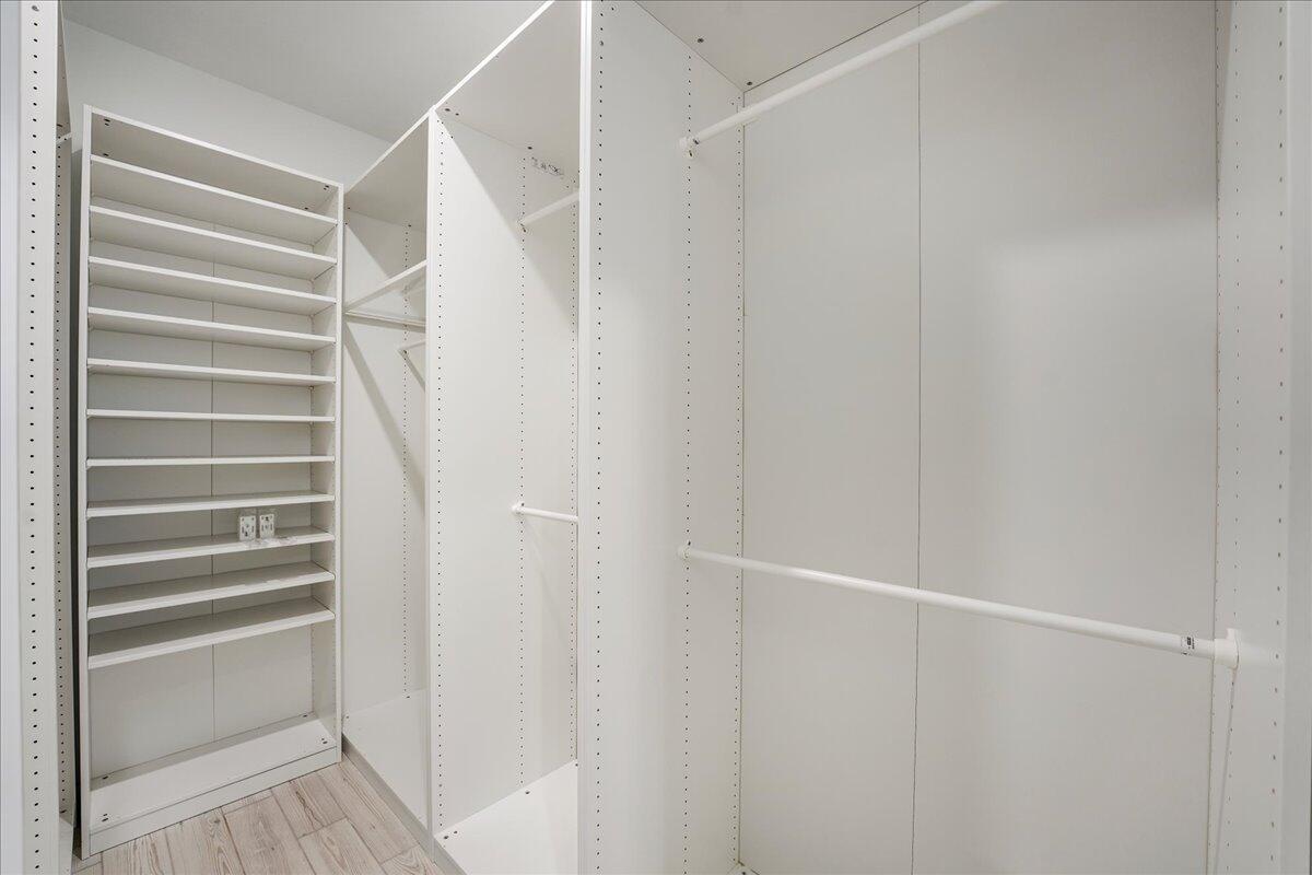 POINTE OF WOODS PUD - Residential Lease