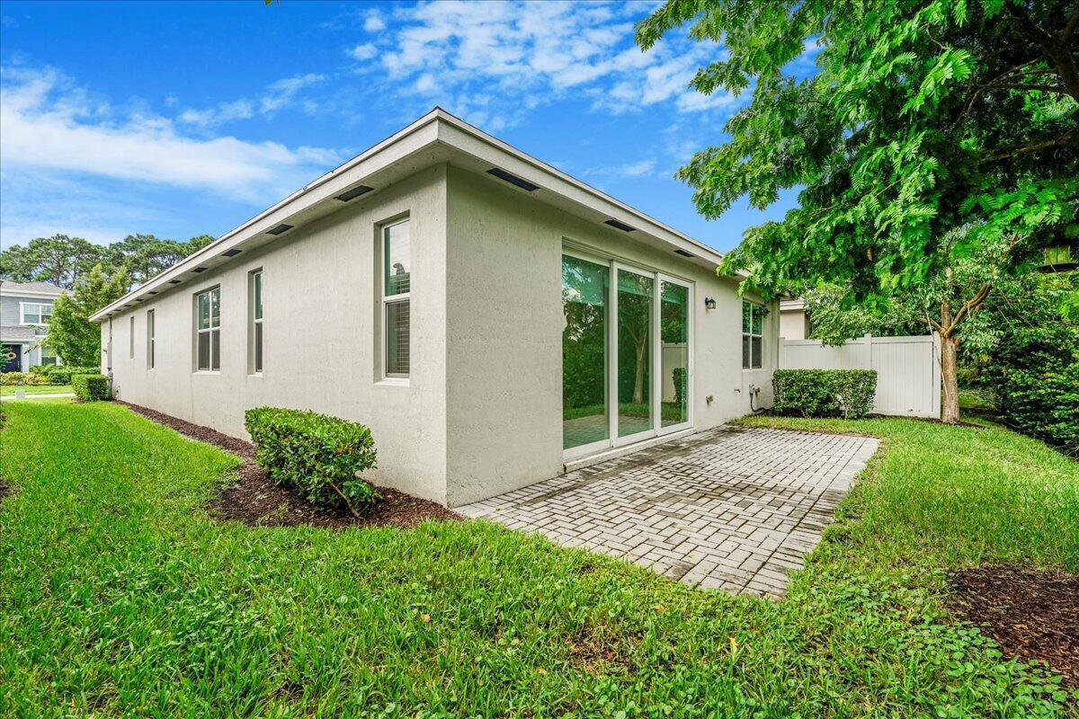 POINTE OF WOODS PUD - Residential Lease