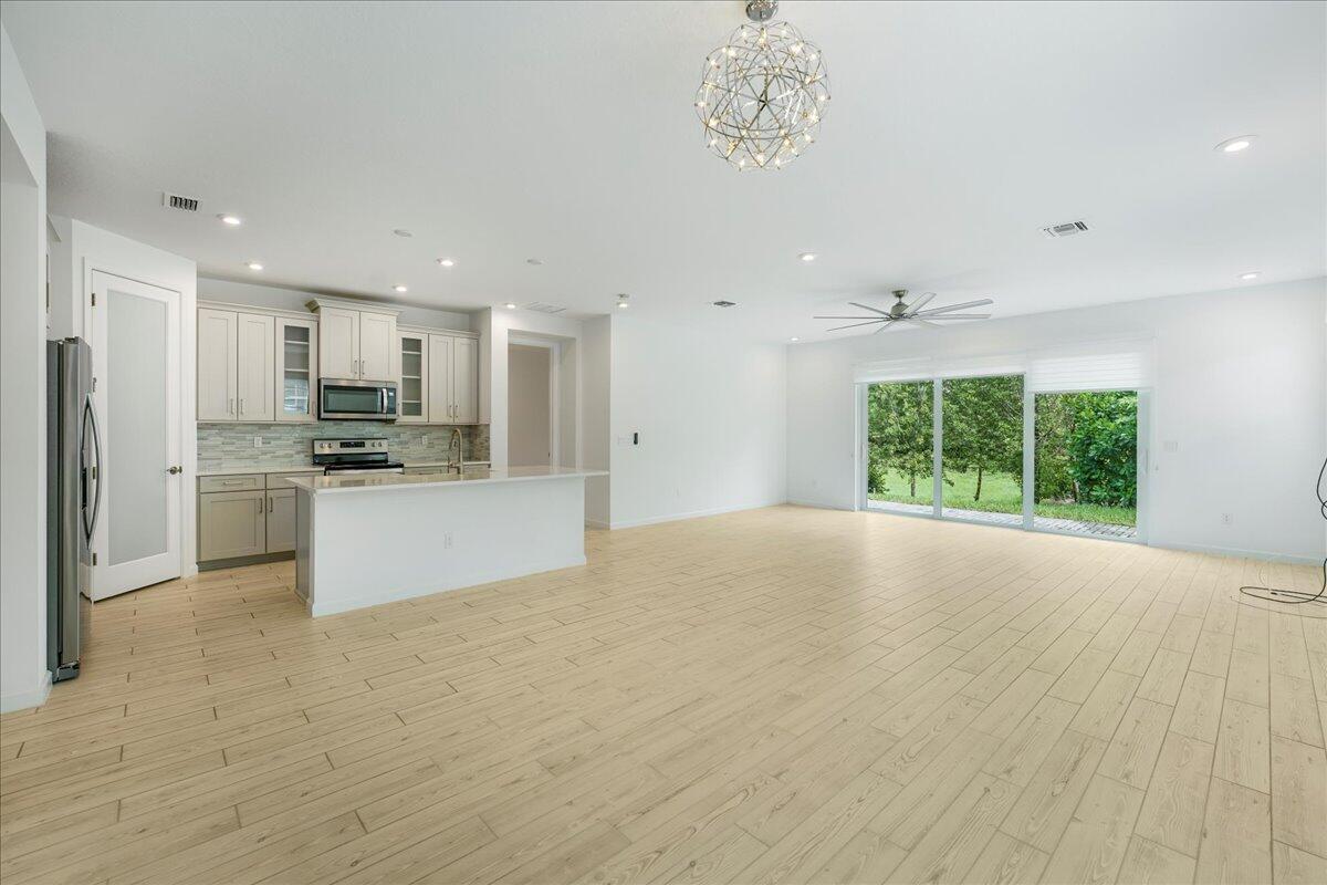 POINTE OF WOODS PUD - Residential Lease