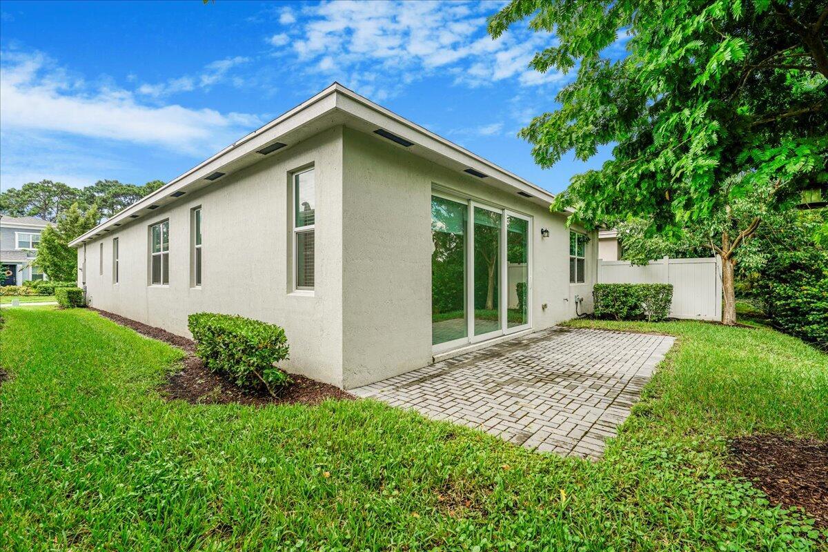 POINTE OF WOODS PUD - Residential Lease