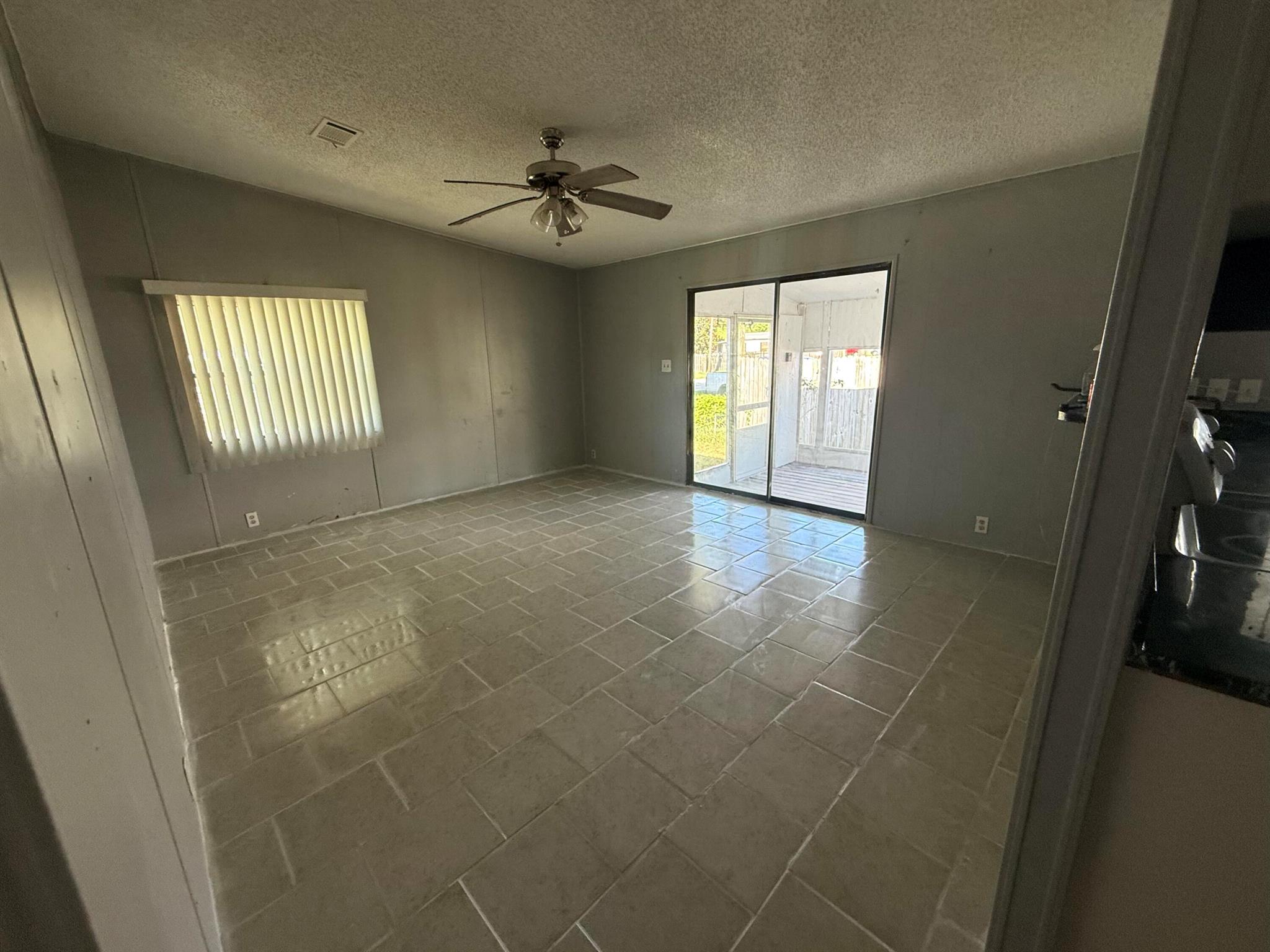 LAR-KEE LAKES 3RD ADDITIO - Residential Lease