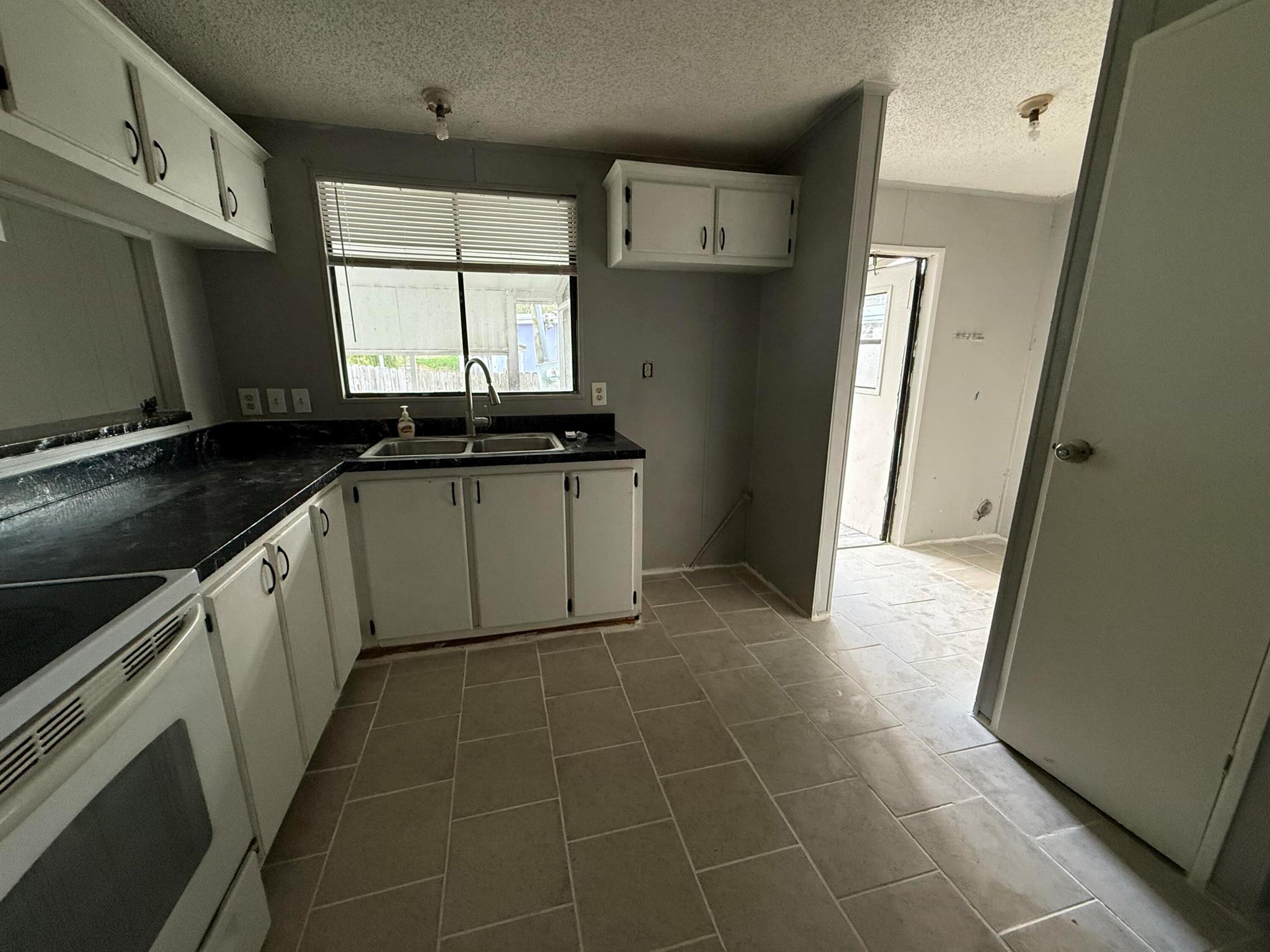 LAR-KEE LAKES 3RD ADDITIO - Residential Lease