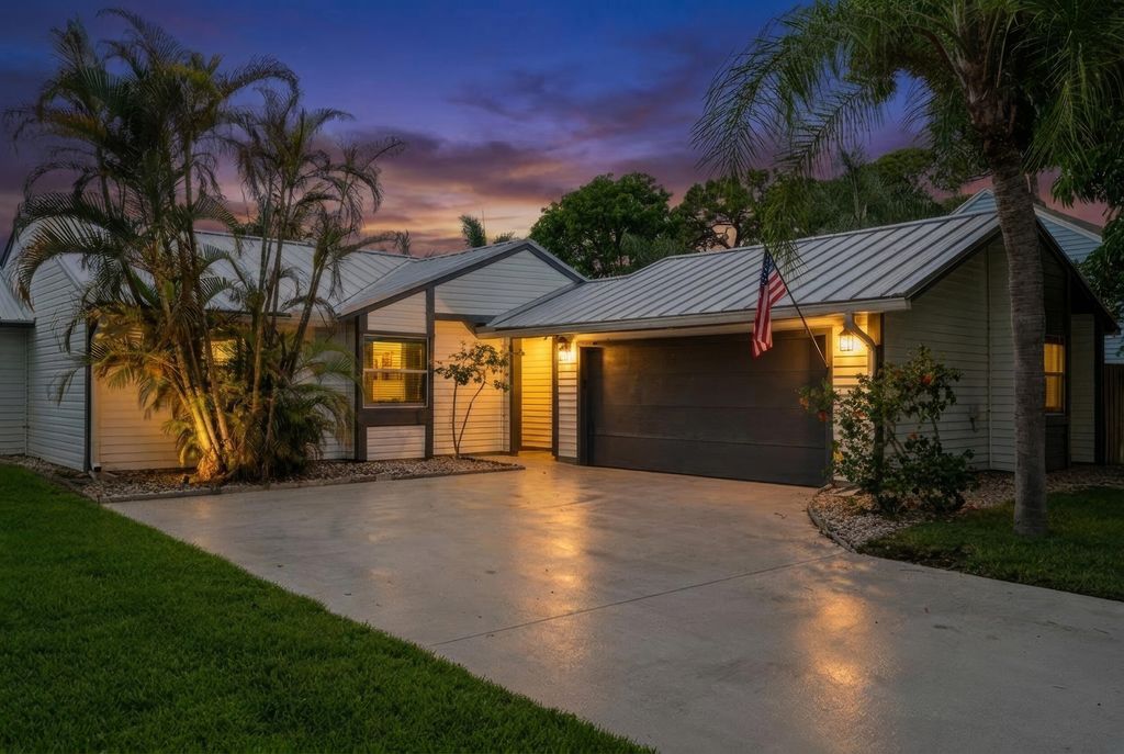 Photo of 17995 Anchor Drive, Jupiter, FL 33458 (MLS # B26036205)