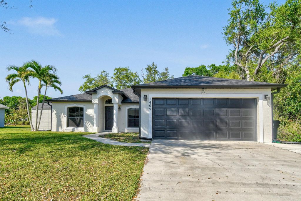 Photo of 1409 SW Gastador Avenue, Port Saint Lucie, FL 34953 (MLS # R11070012)