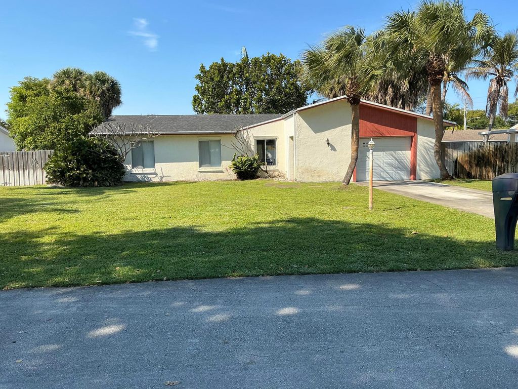 Photo of 3039 Indian Trail, Lake Worth, FL 33462 (MLS # B26007134)