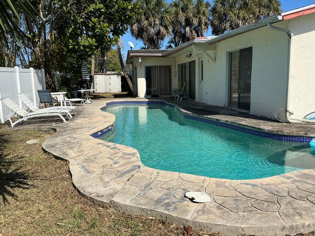 Photo of 3039 Indian Trail, Lake Worth, FL 33462 (MLS # B26007134)