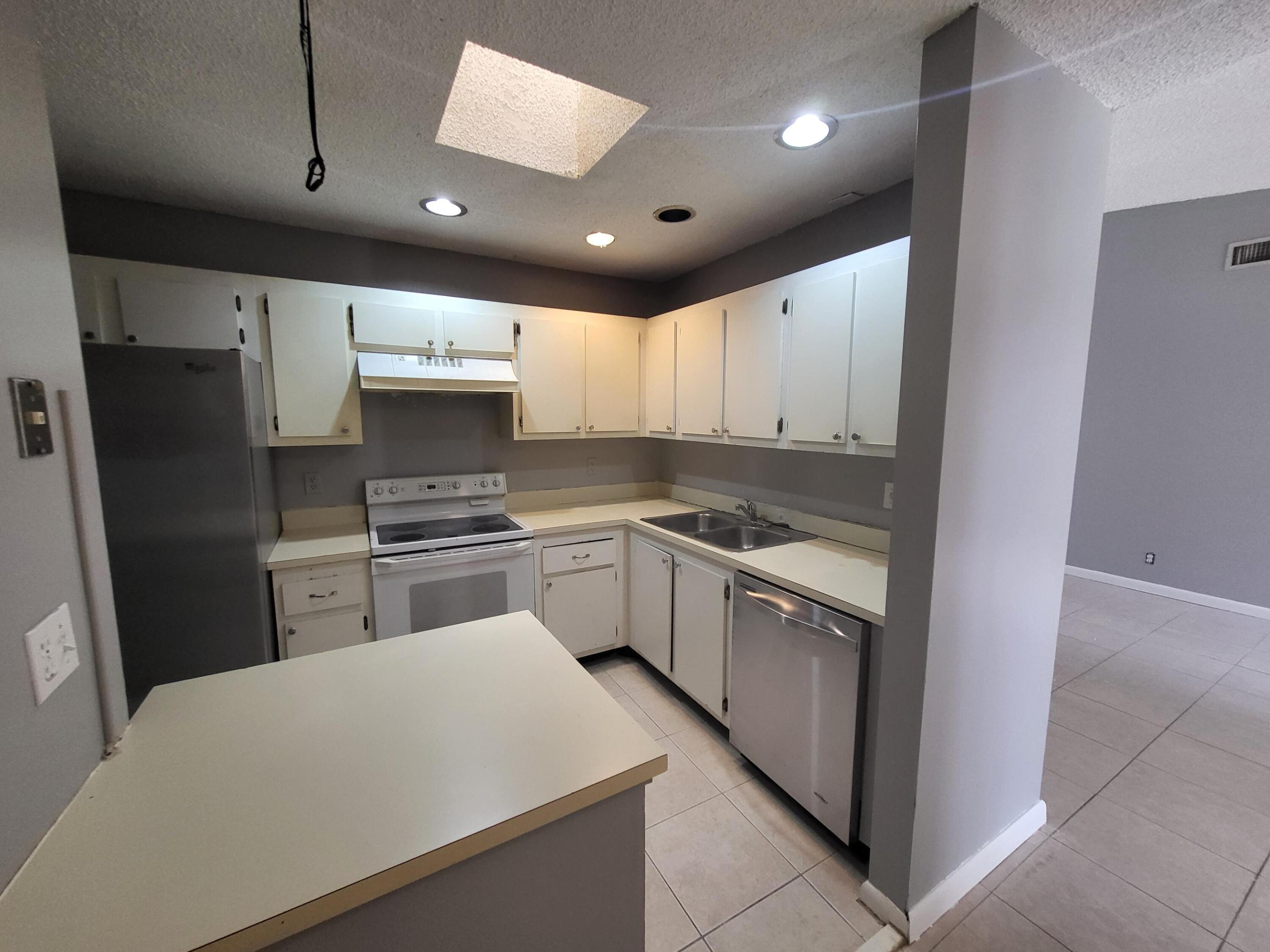 WATERVIEW ESTATES - Residential Lease