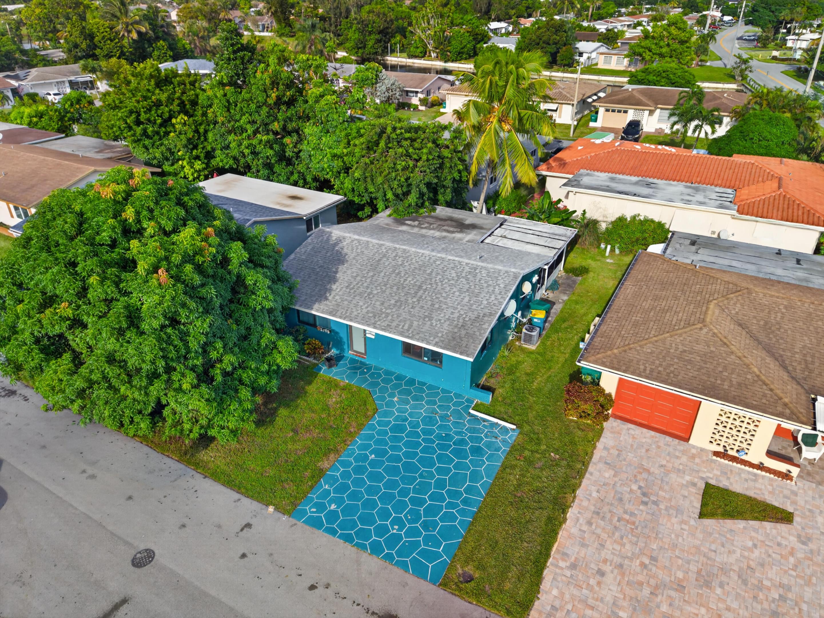 6102 NW 69th Avenue, Tamarac, FL, 33321/$309,900 4 6102 NW 69th Avenue
