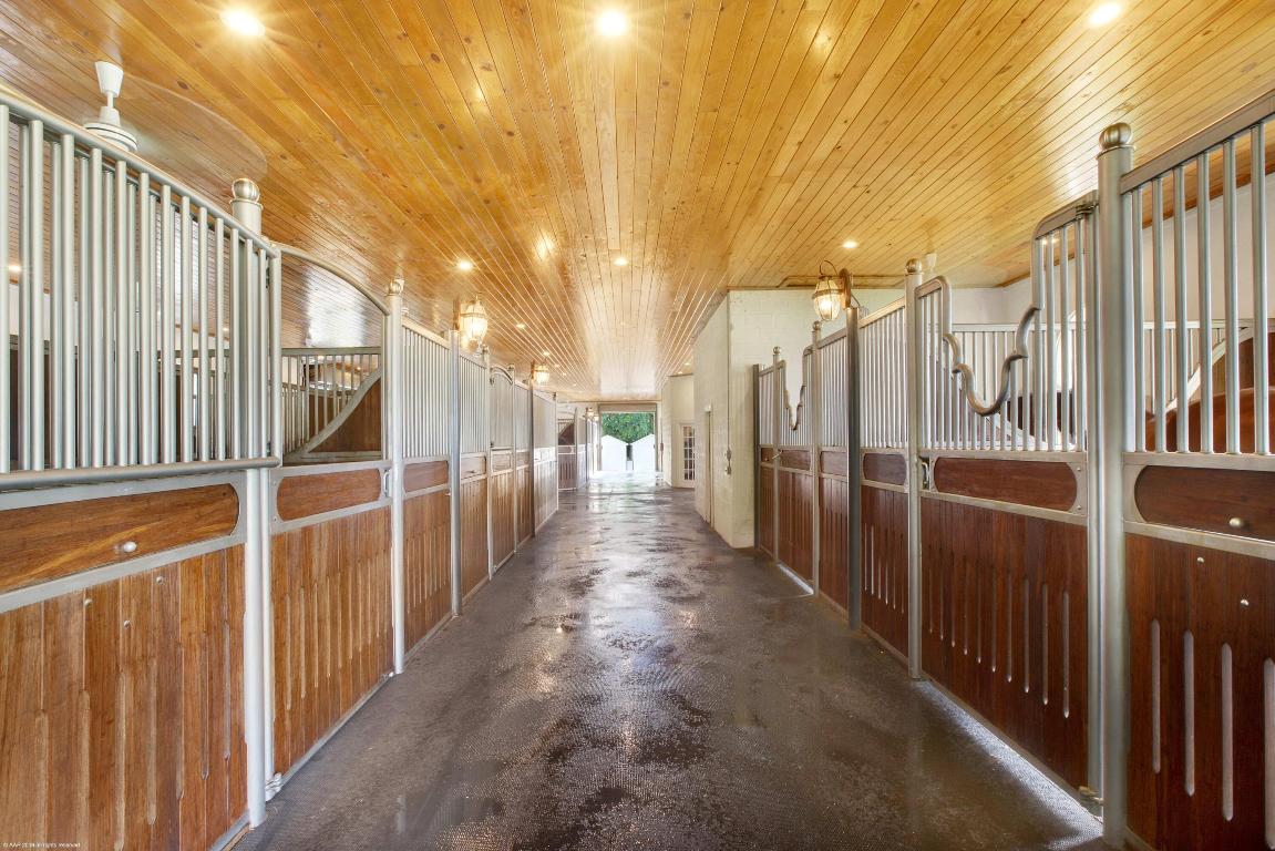 PADDOCK PARK 2 OF WELLINGTON - Residential