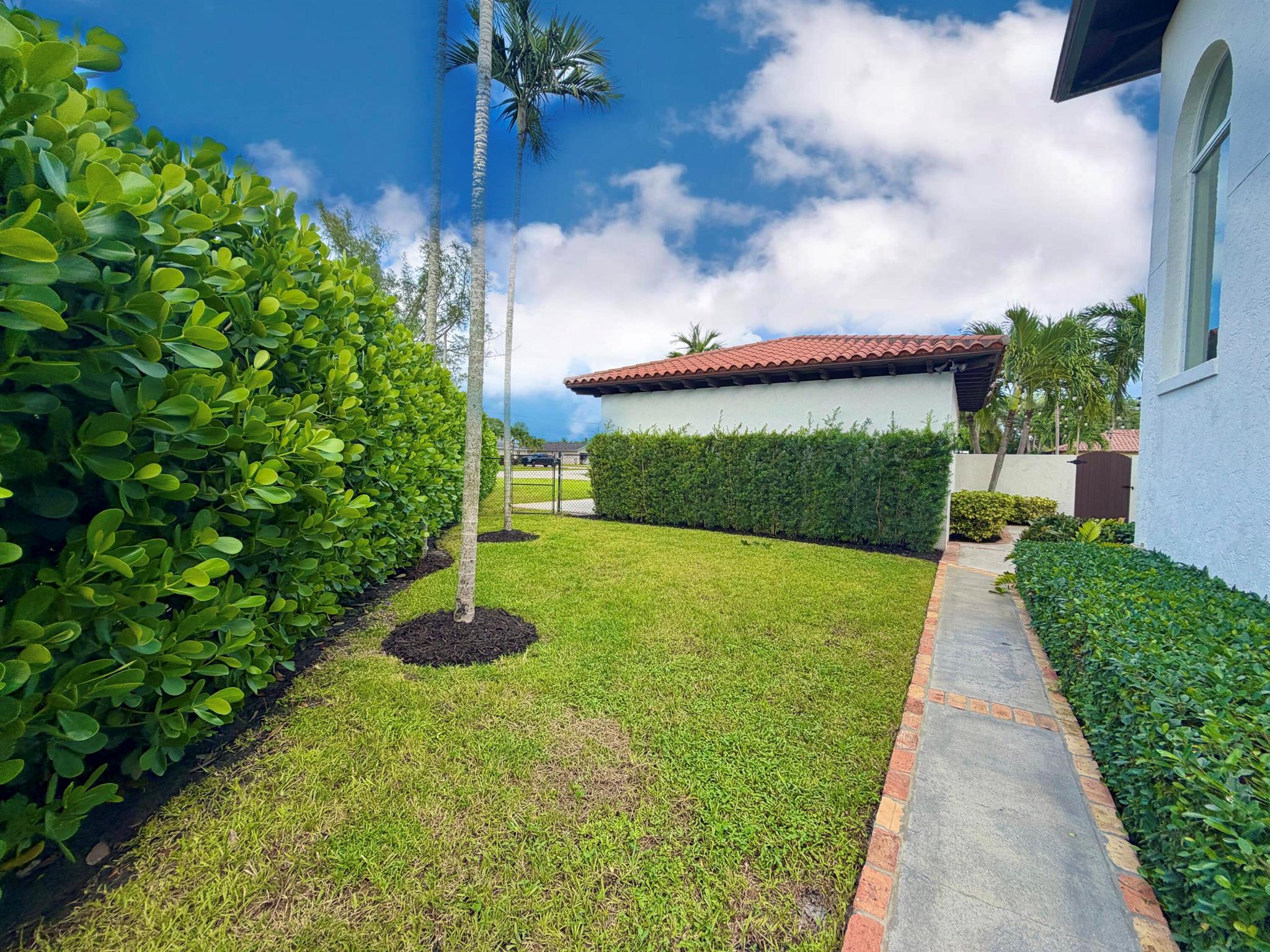 FLA MANGO ESTATES ADDITIO - Residential Lease