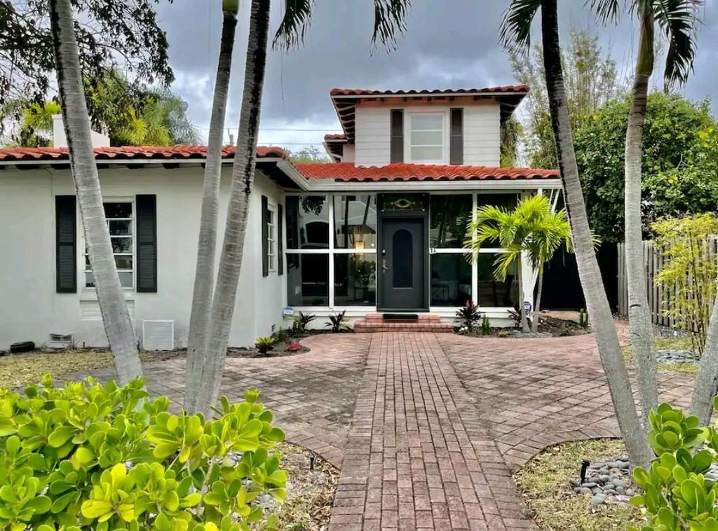 Photo of 1403 SE 2nd Street, Fort Lauderdale, FL 33301 (MLS # F10411255)