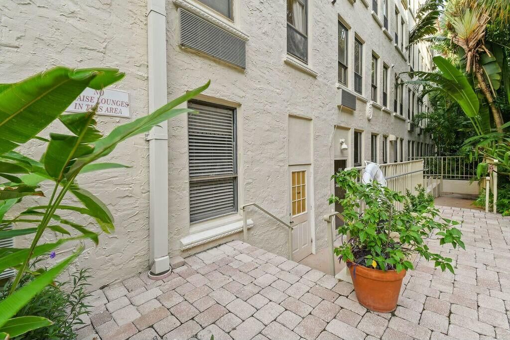 Photo of 235 Sunrise Avenue #1050, Palm Beach, FL 33480 (MLS # R11085258)