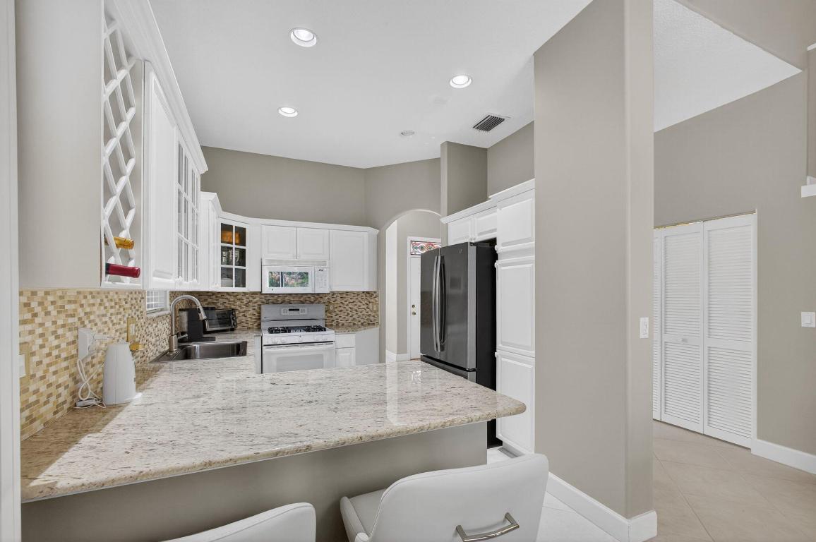 PGA RESORT COMMUNITY OF MONTEREY POINTE - Residential