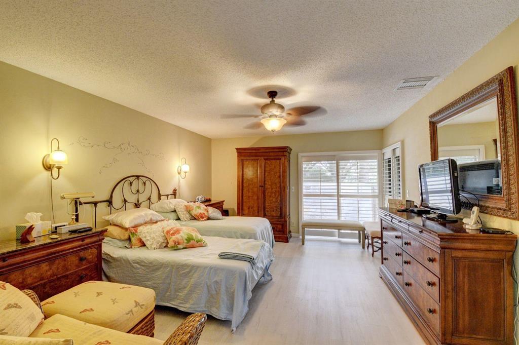 CAMBRIDGE I & II AT HUNTERS RUN CONDO - Residential