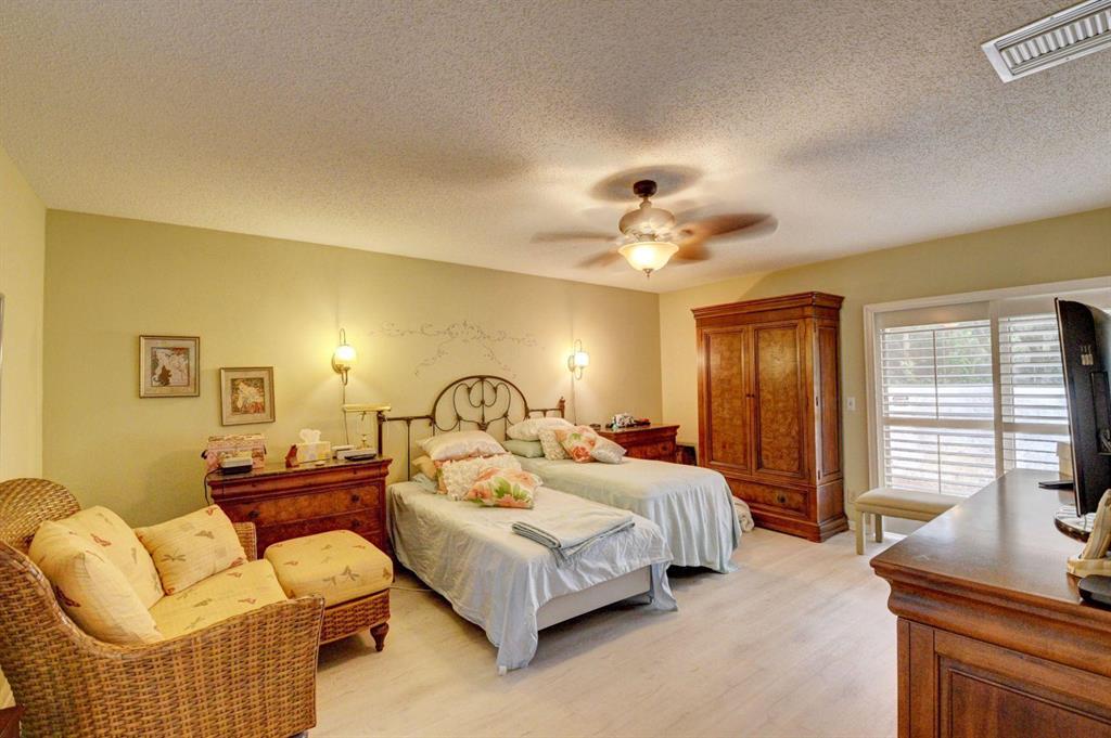 CAMBRIDGE I & II AT HUNTERS RUN CONDO - Residential