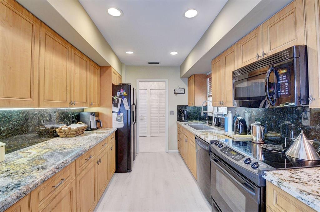 CAMBRIDGE I & II AT HUNTERS RUN CONDO - Residential