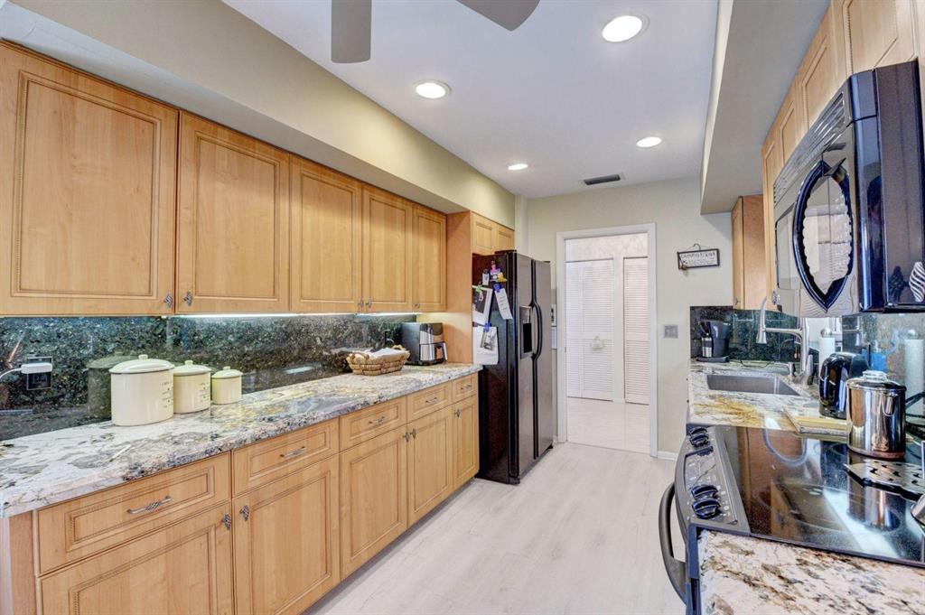 CAMBRIDGE I & II AT HUNTERS RUN CONDO - Residential