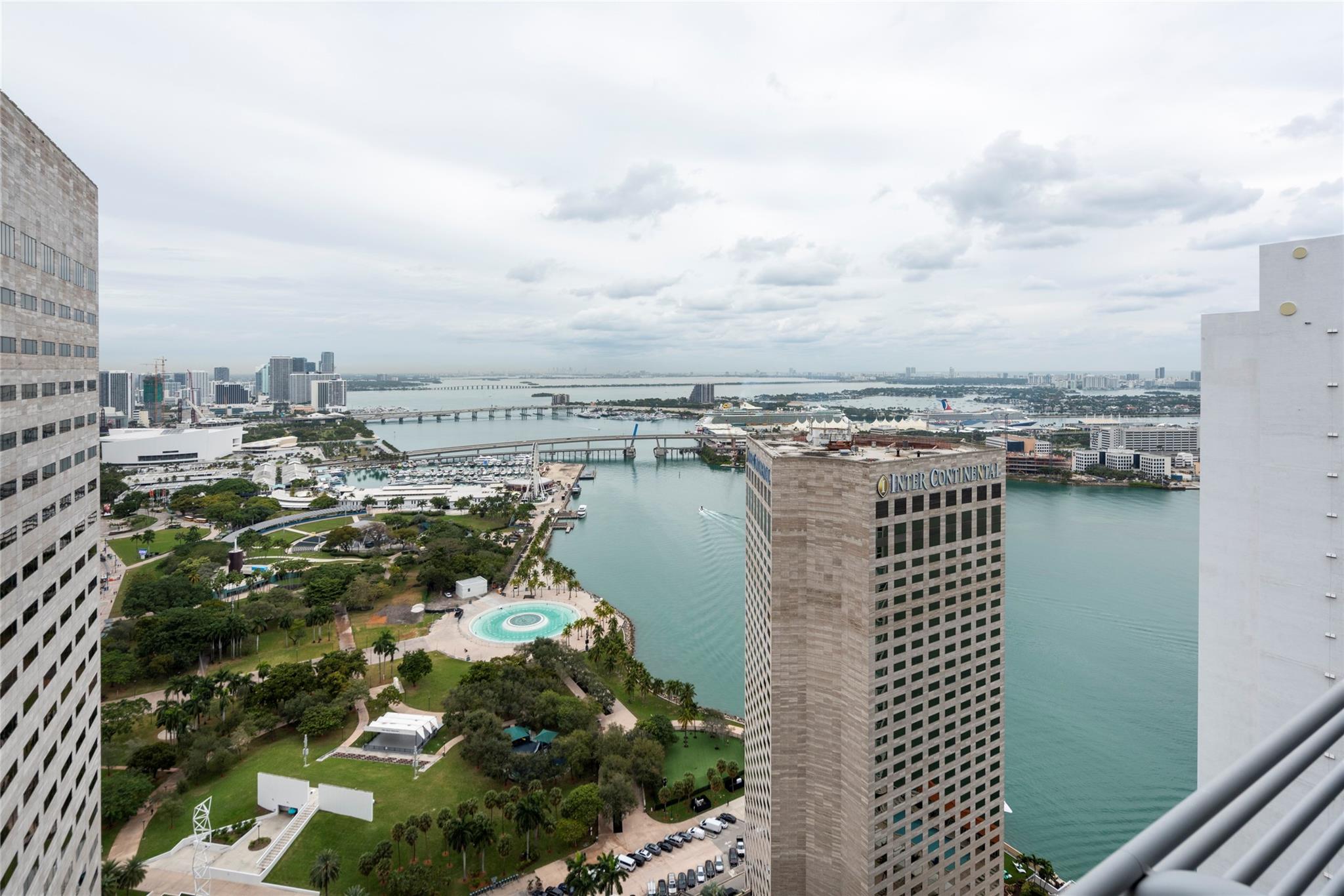 325 S Biscayne Blvd LPH16