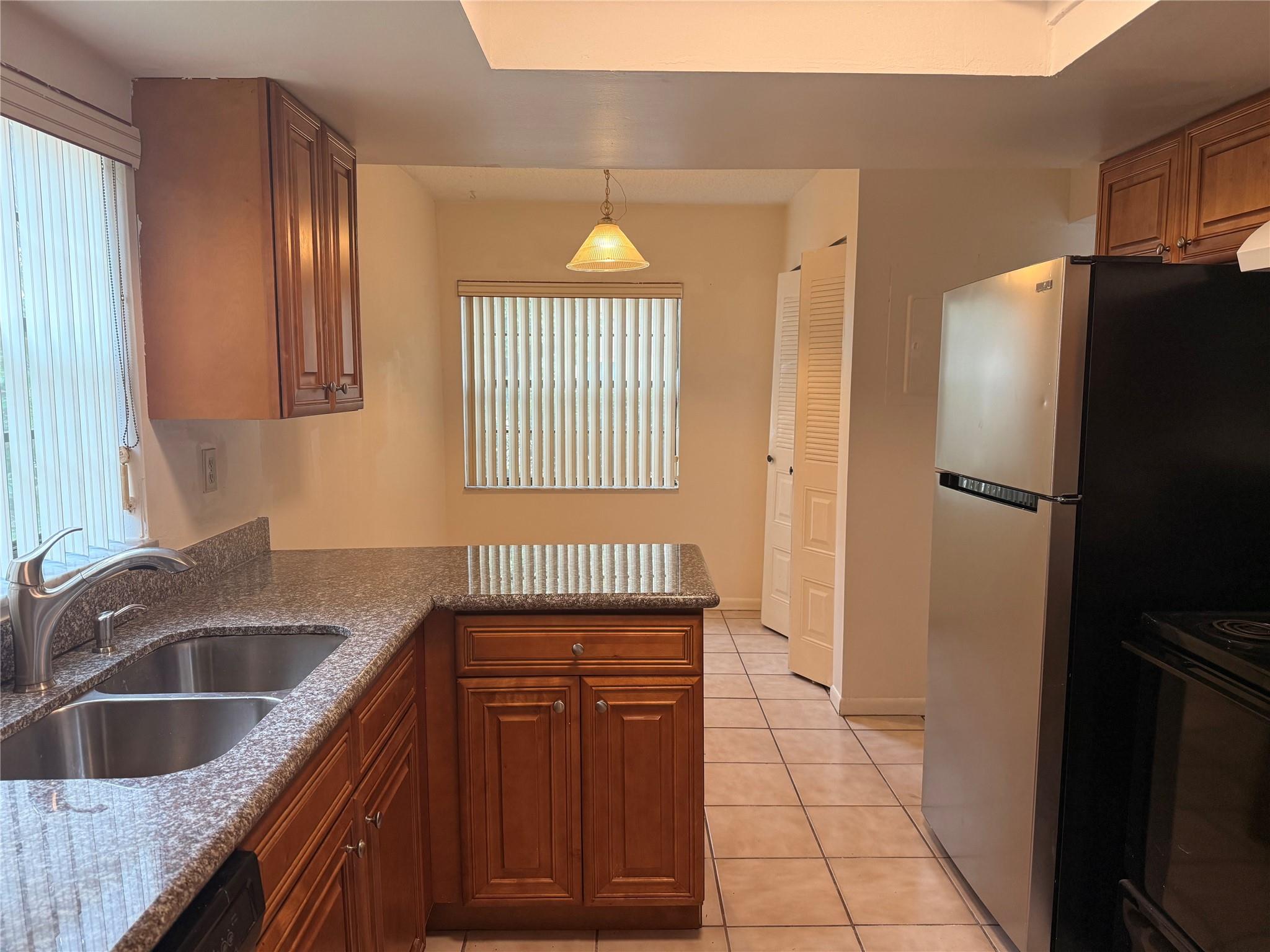 VALENCIA VILLAGE - Residential Lease