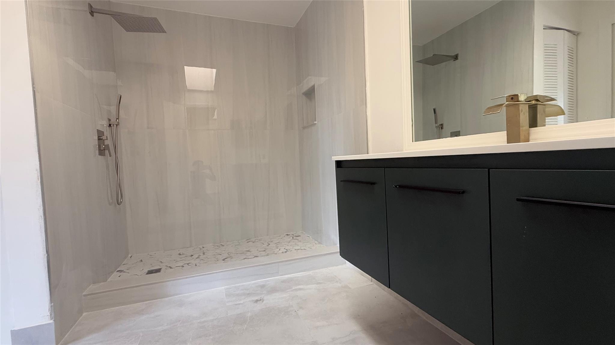 VALENCIA VILLAGE - Residential Lease