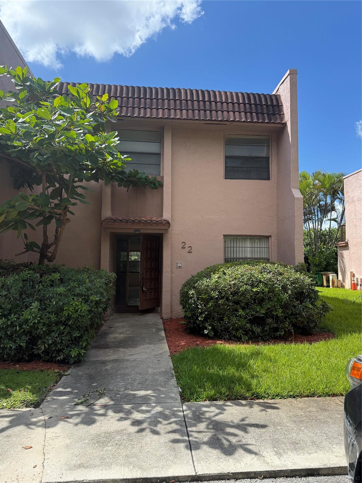 VALENCIA VILLAGE - Residential Lease