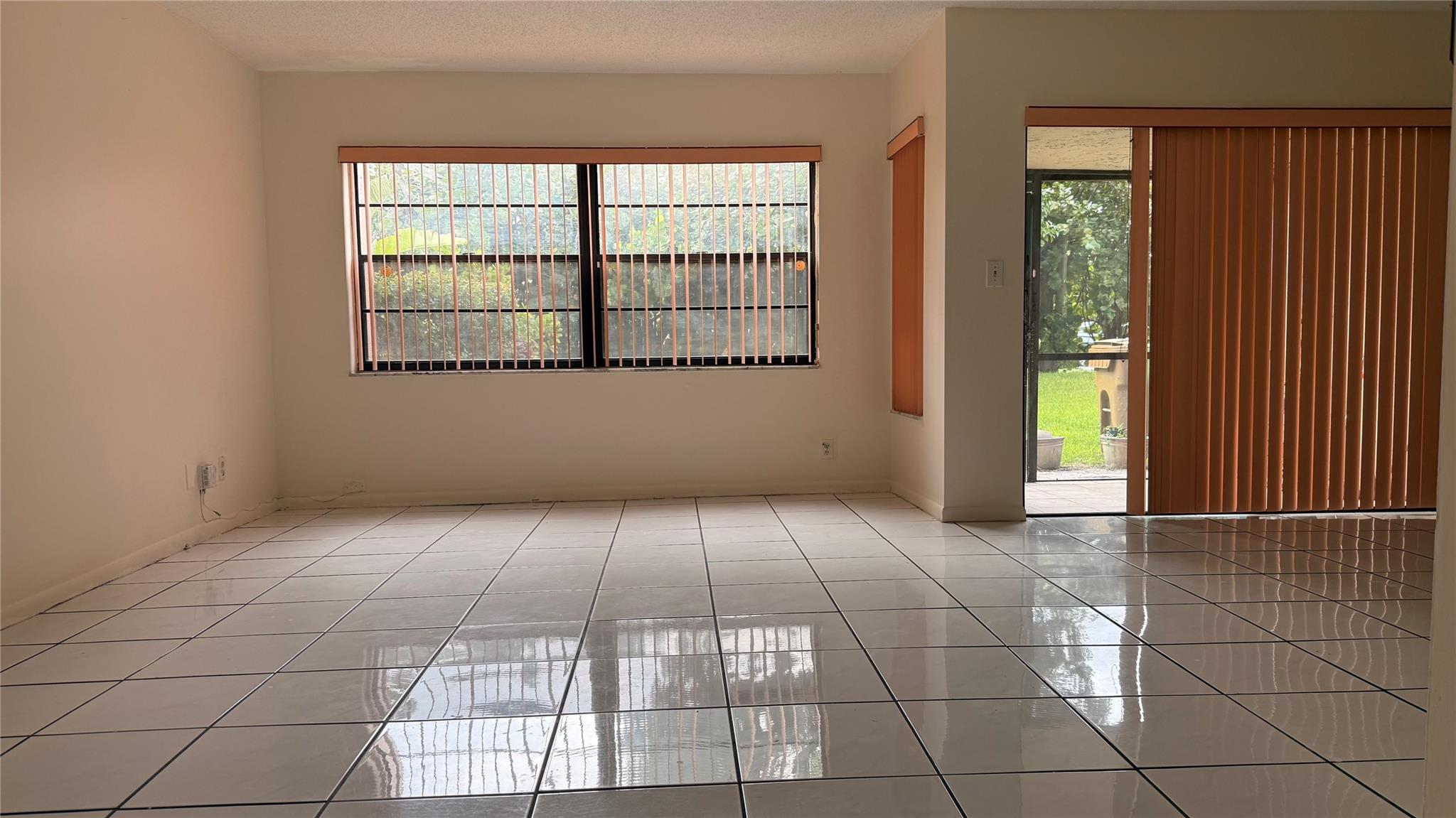 VALENCIA VILLAGE - Residential Lease