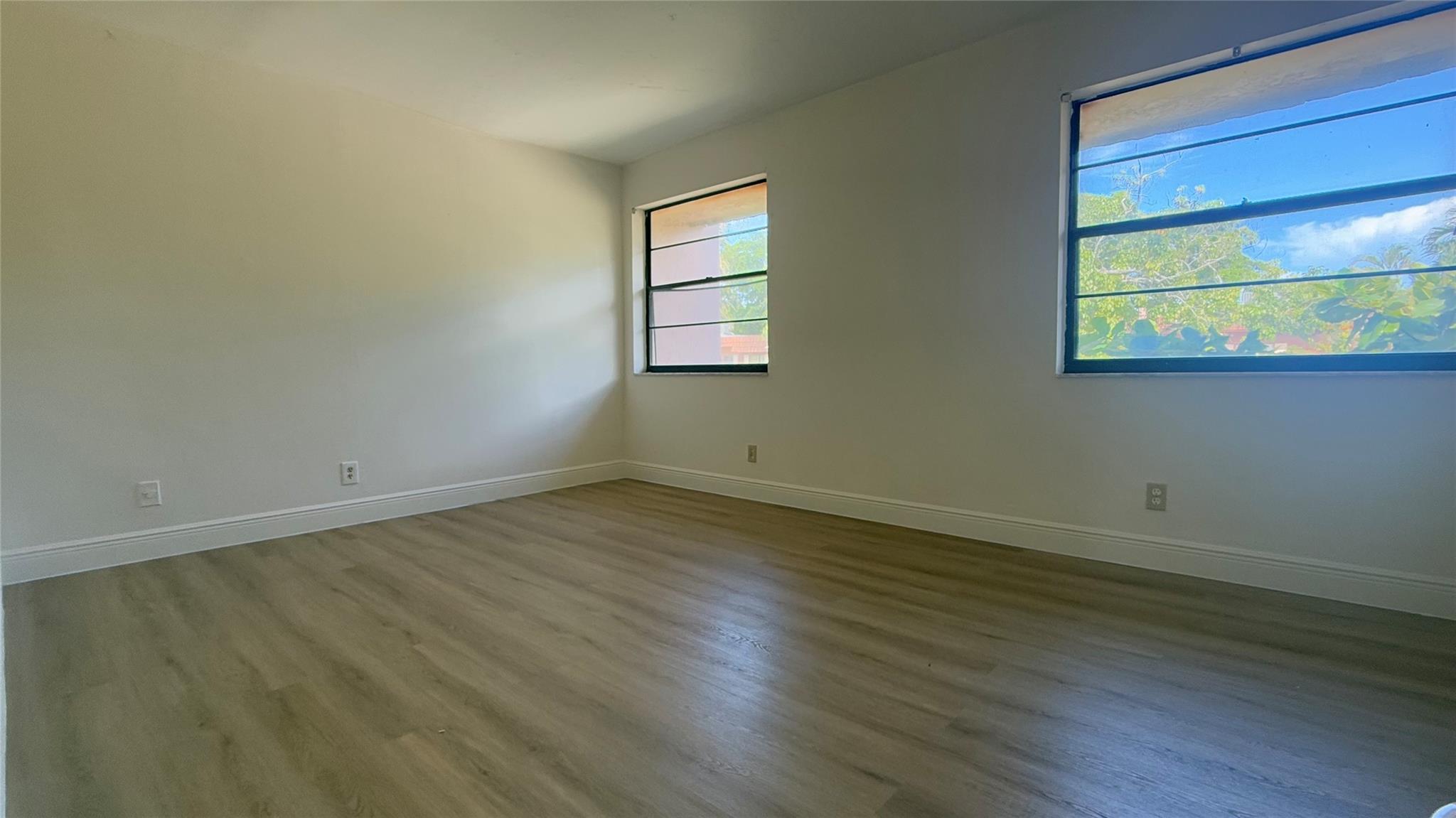 VALENCIA VILLAGE - Residential Lease