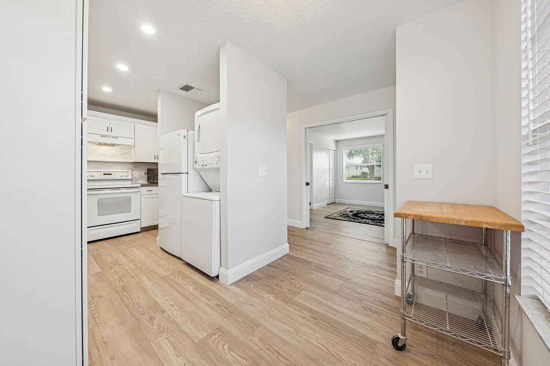 PINES OF DELRAY NORTH CON - Residential Lease