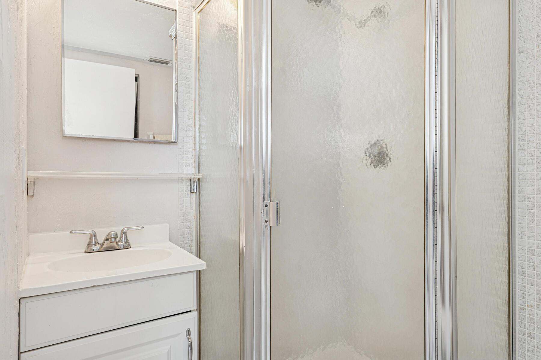 PINES OF DELRAY NORTH CON - Residential Lease