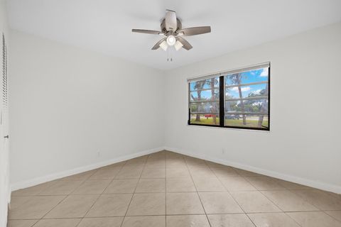 Condominium in Lake Worth FL 4640 Lucerne Lakes Boulevard Blvd 16.jpg