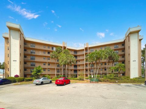 Condominium in Lake Worth FL 4640 Lucerne Lakes Boulevard Blvd 2.jpg