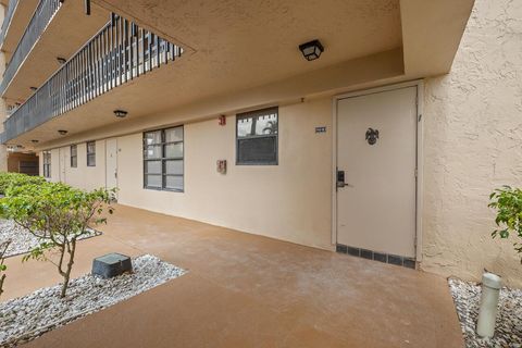 Condominium in Lake Worth FL 4640 Lucerne Lakes Boulevard Blvd 3.jpg