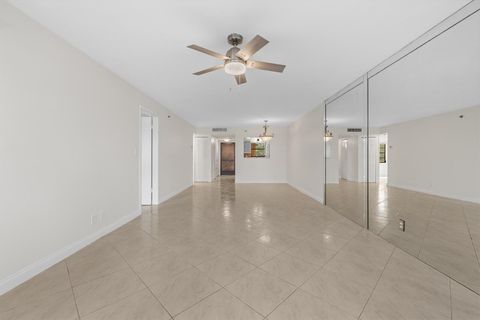 Condominium in Lake Worth FL 4640 Lucerne Lakes Boulevard Blvd 10.jpg