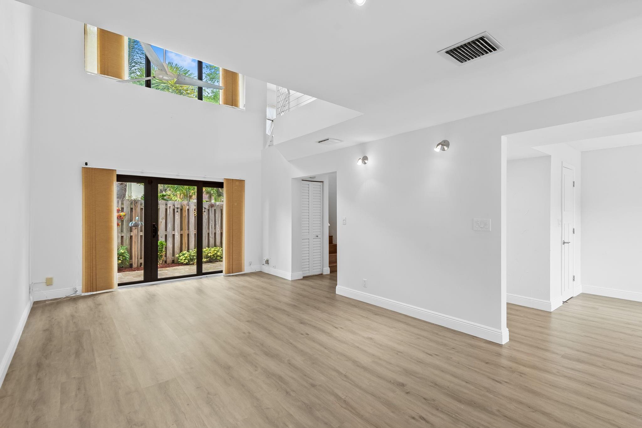 360 City View Dr