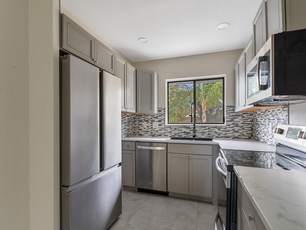 VERO BEACH HIGHLANDS UNIT 4 - Residential