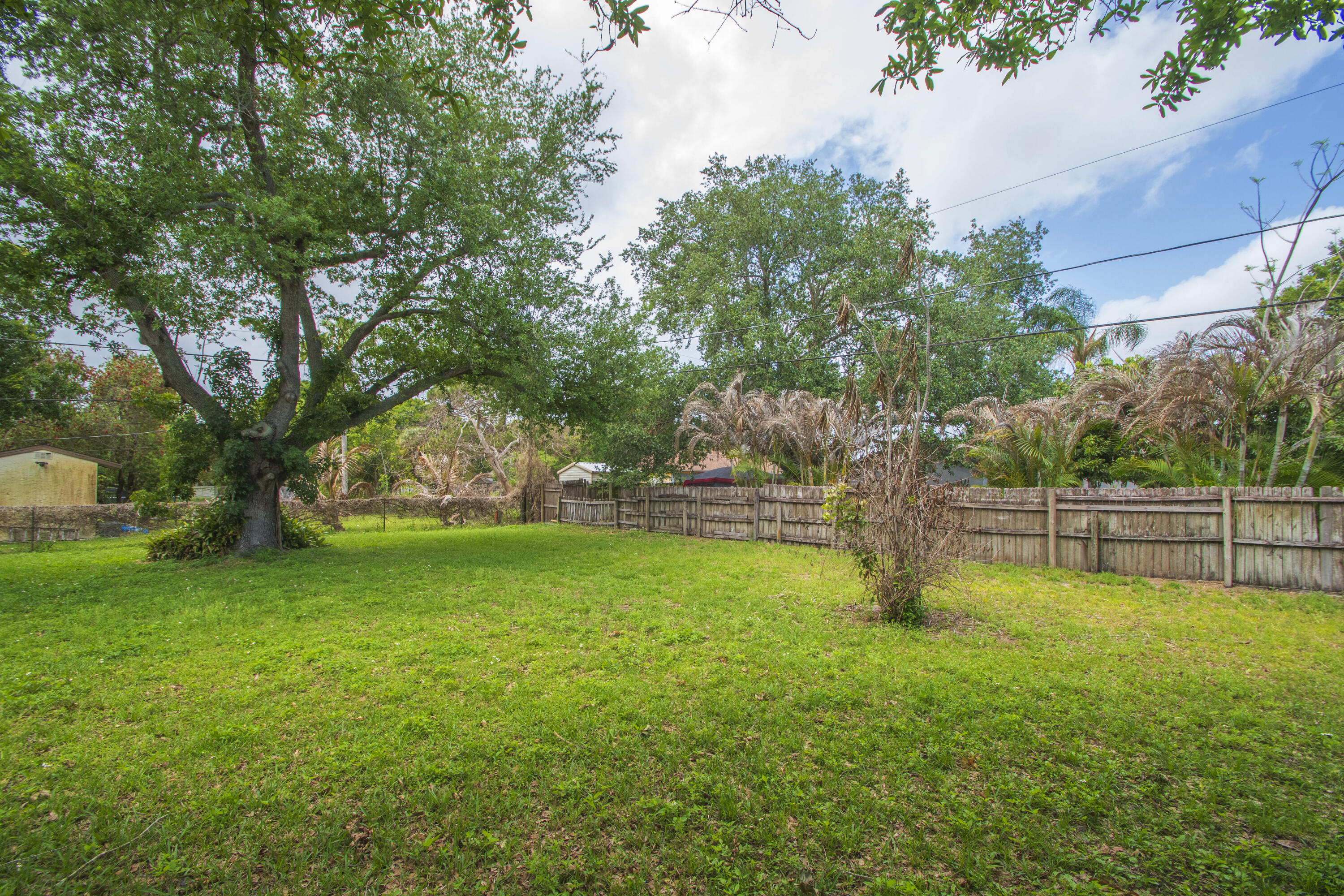 VERO BEACH HIGHLANDS UNIT 4 - Residential