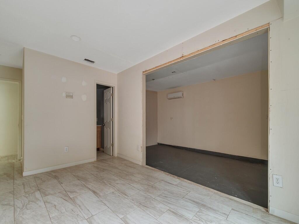 VERO BEACH HIGHLANDS UNIT 4 - Residential