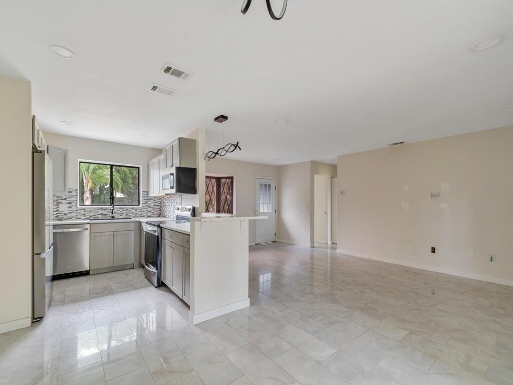 VERO BEACH HIGHLANDS UNIT 4 - Residential