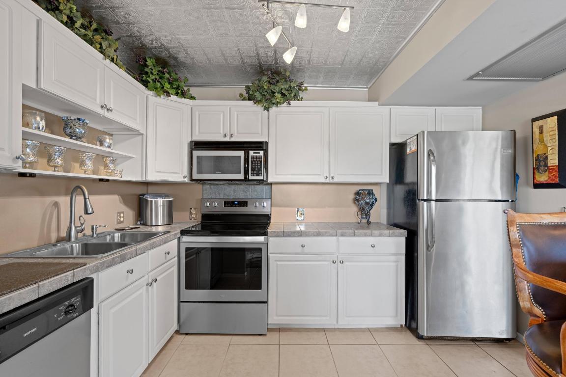 MANSFIELD AT CENTURY VILLAGE CONDO - Residential