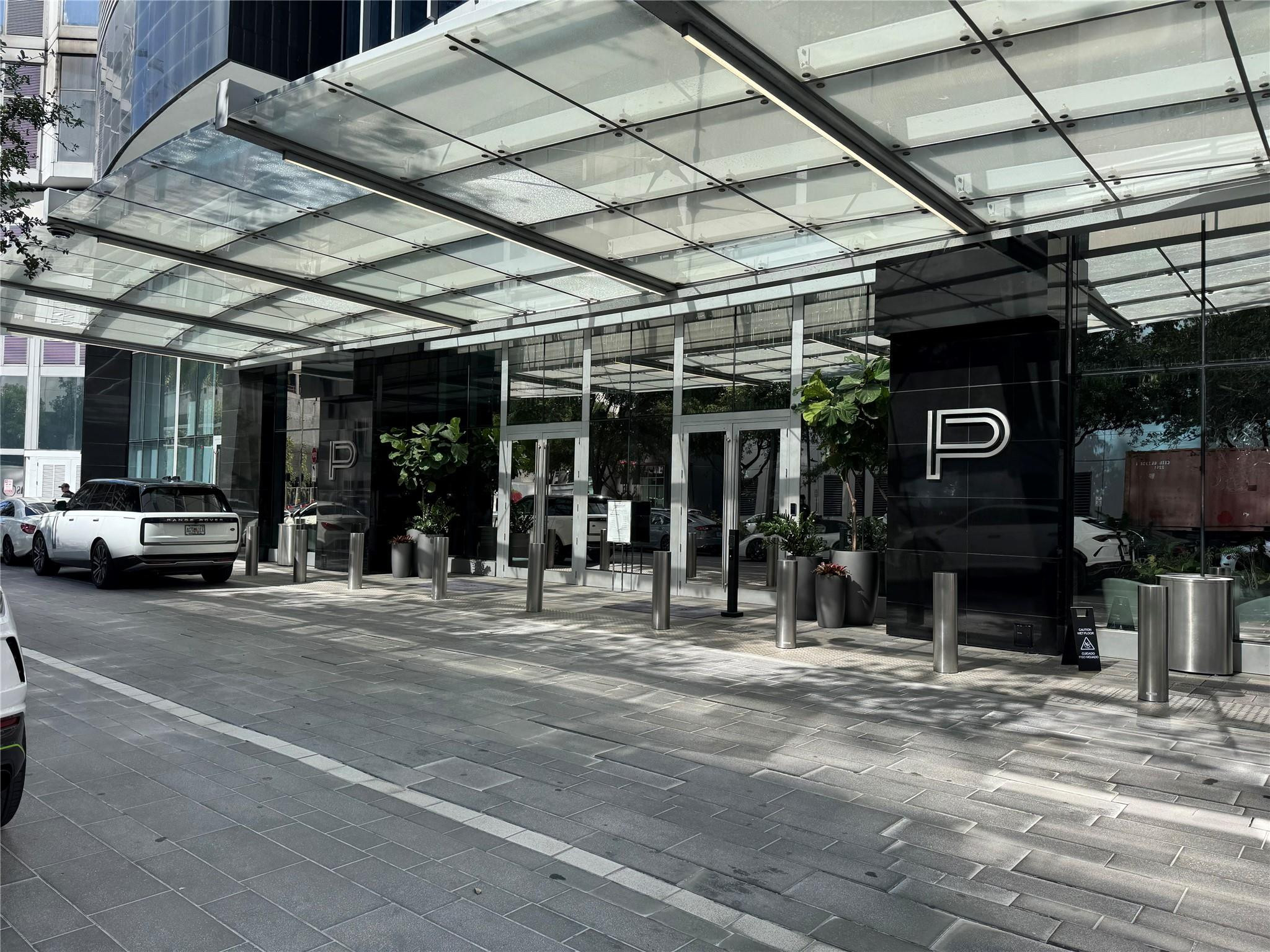 Paramount miami worldcent - Residential