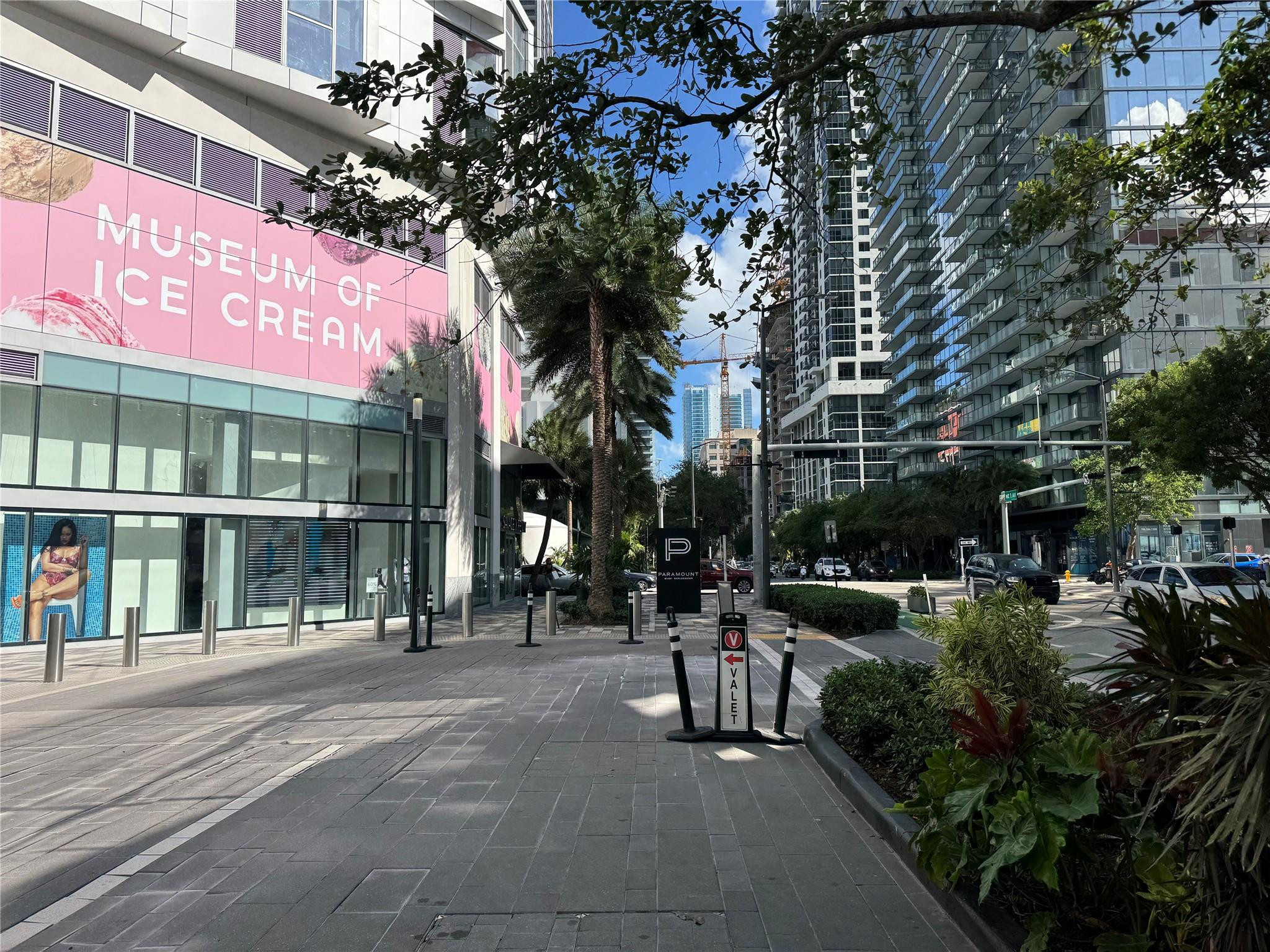 Paramount miami worldcent - Residential